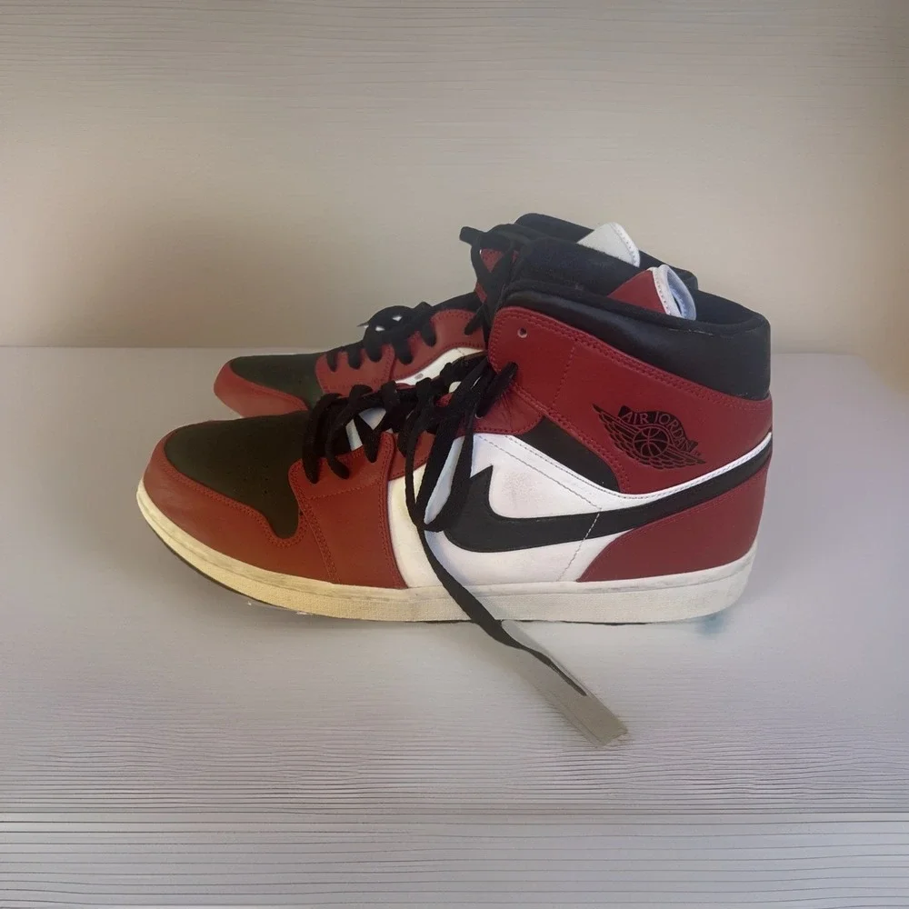 Air Jordan 1 Mid Chicago Black Toe 2020 Size 14 Nice